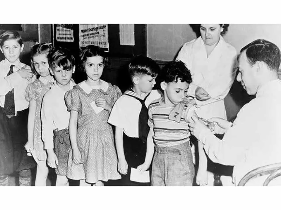 Schoolchildren in New York City line up to receive their flu shots in the late 1940s. Photo: Library of Congress via National WW2 Museum