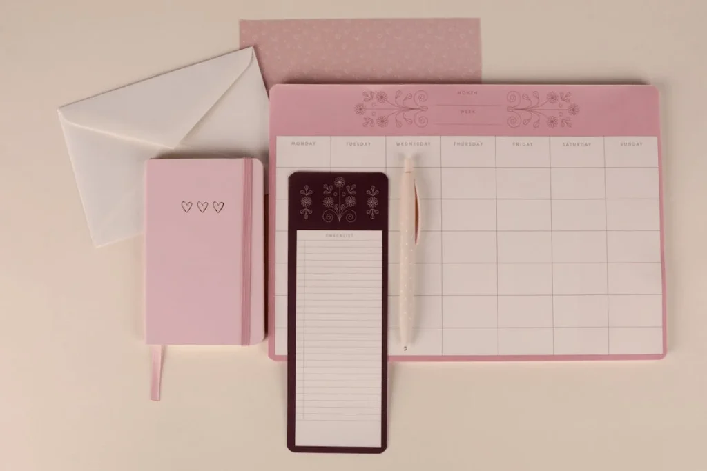 A daily schedule tracker is an example of a printable digital product. Photo: Pexels