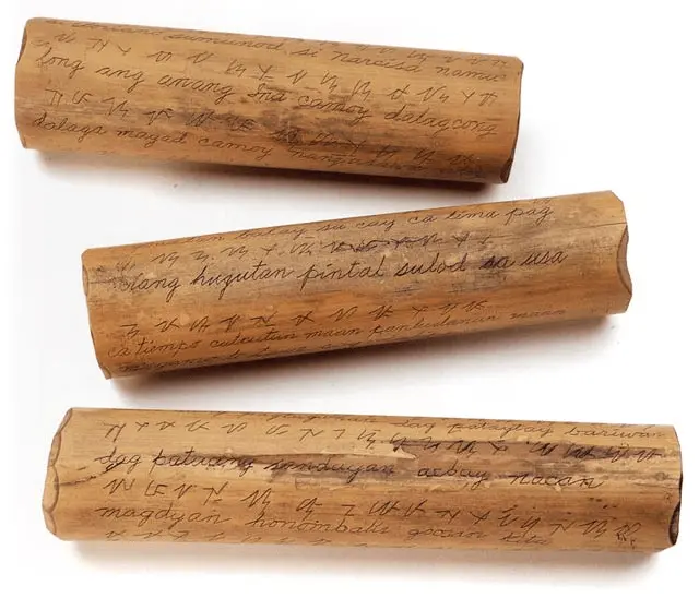 Baybayin inscriptions in bamboo, found in Mindoro. Some of the written passages are about life under the Spanish occupation of the Philippines, love songs, and daily tribal rituals. Photo: Library of Congress