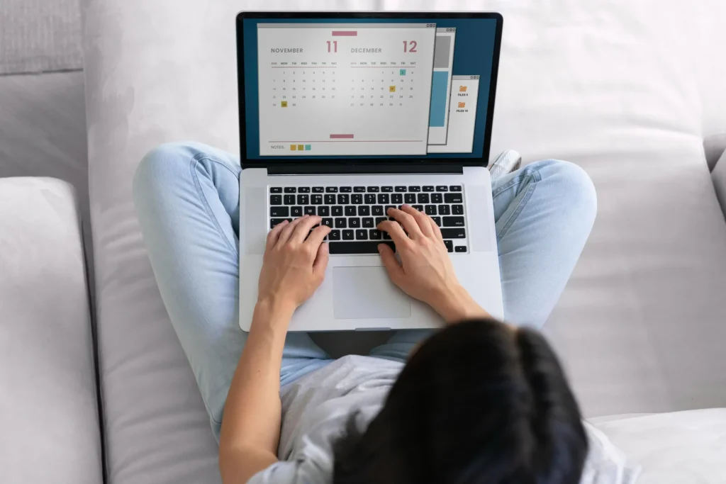 Real-life examples of digital boundaries for creators – phone-free mornings and scheduled work time