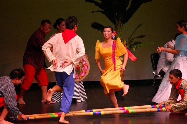 kids performing tinikling