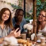 Are Your Friendships Healthy? 5 Green Flags and 5 Red Flags